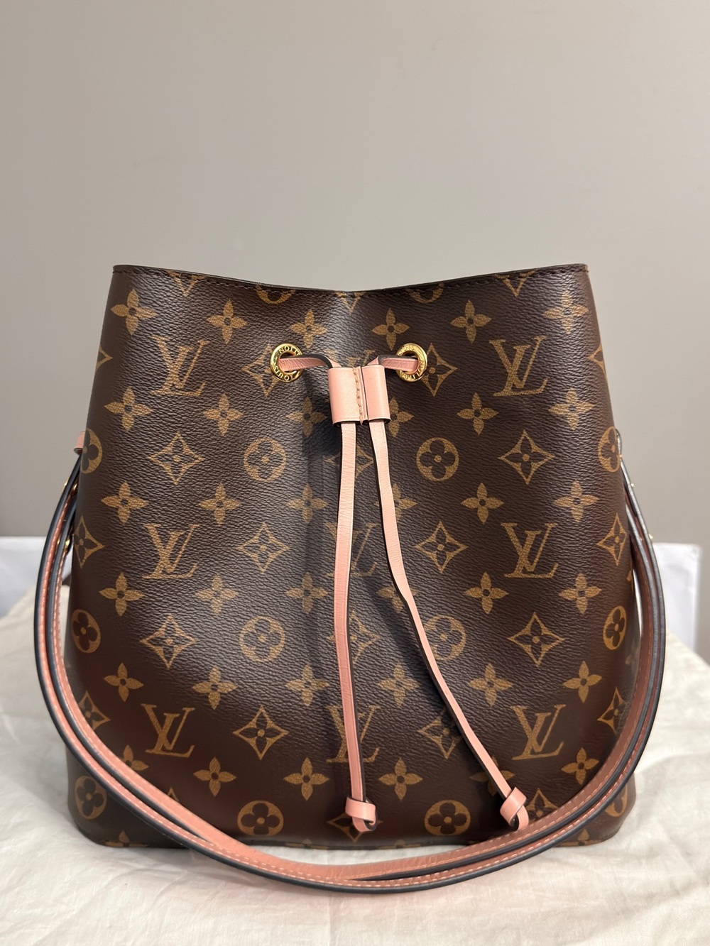 Louis Vuitton Monogram NéoNoé Bucket Bag with Pink Trim